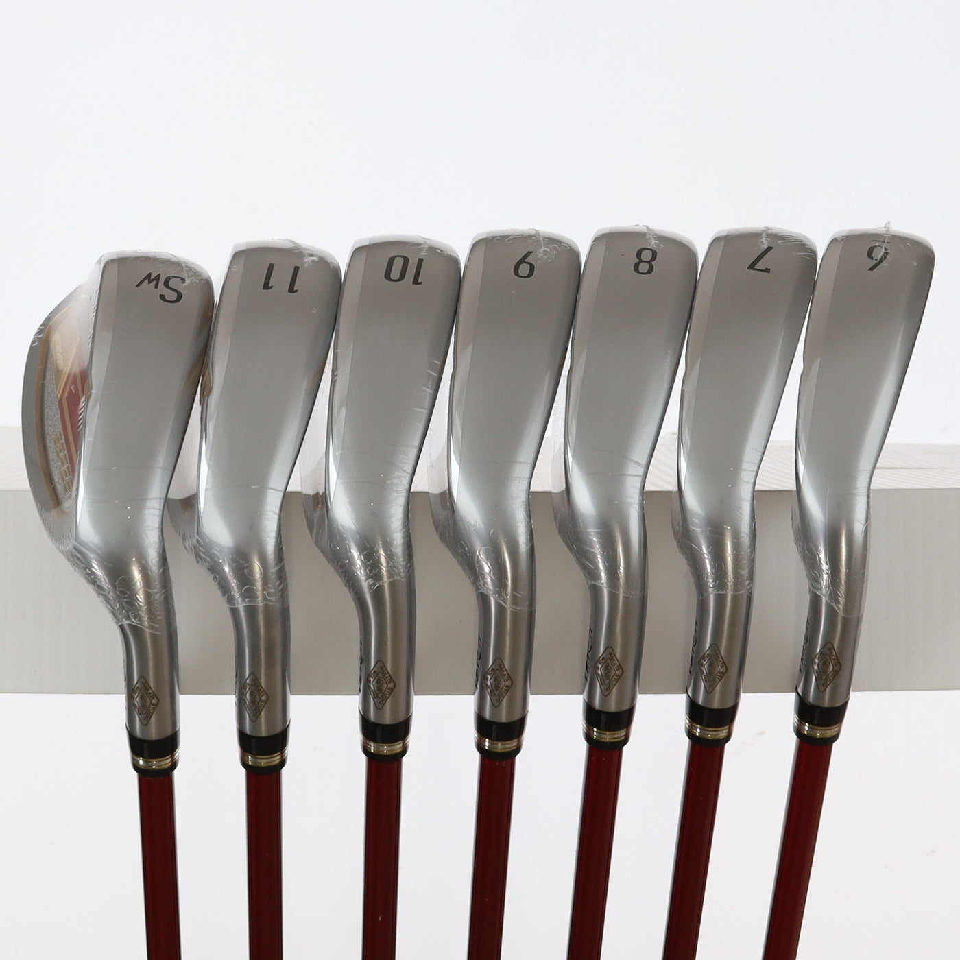 HONMA Iron Set BERES(2024) Ladies 3S ARMRQ FX 7 pieces