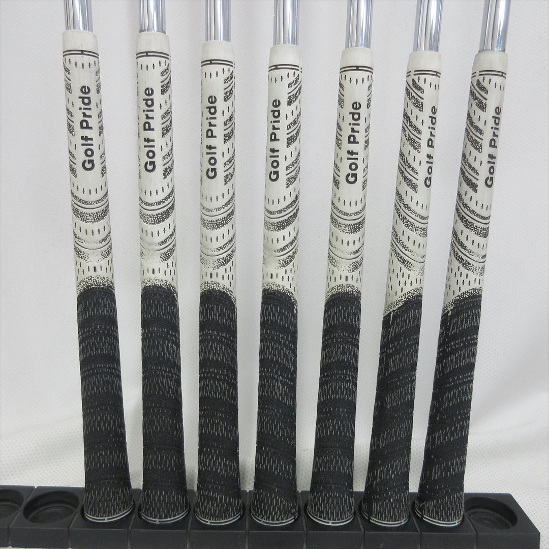 Bridgestone Iron Set TOUR B 200MB Stiff Dynamic Gold S200 7 pieces