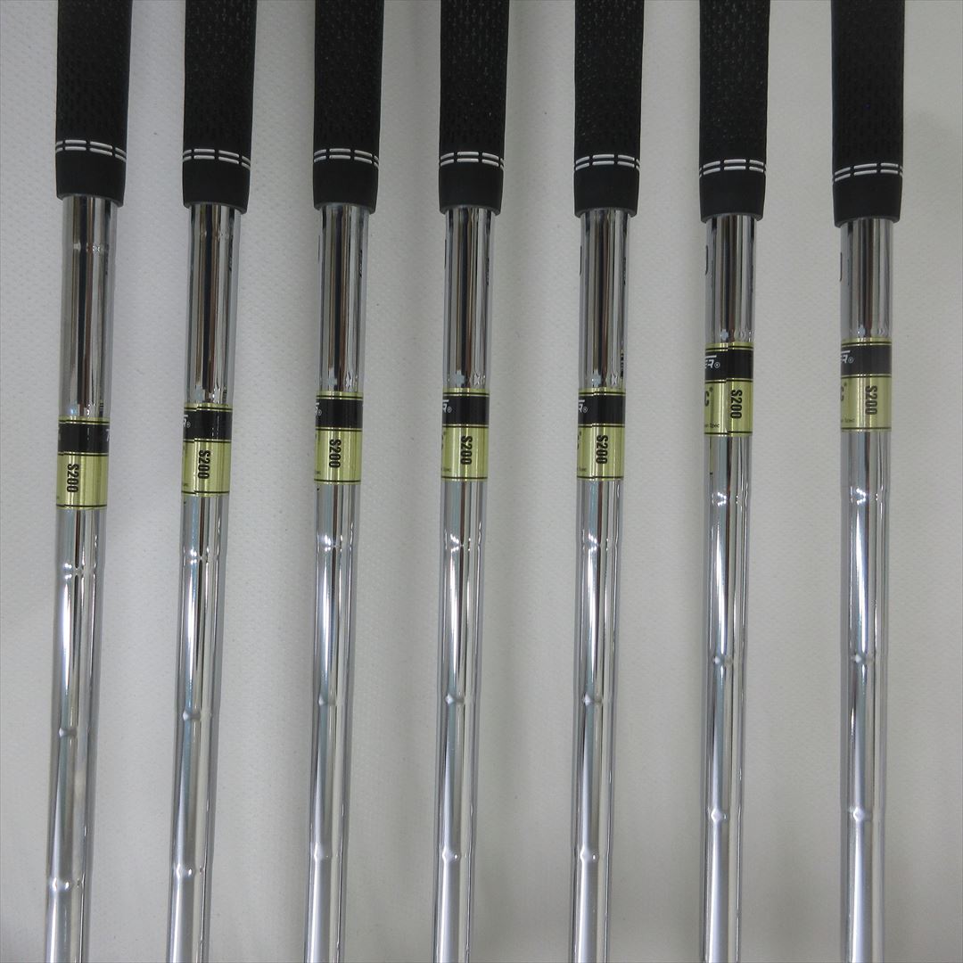 Ping Iron Set i525 Stiff Dynamic Gold S200 7 pieces Dot Color Black